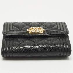 مملوكة مسبقًا حامل بطاقات شانيل بتصميم فتى جلد مبطن كافيار أسود