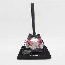 مملوكة مسبقًا Chanel Blue Multicolor Denim and Sequins Drawstring Bucket Bag