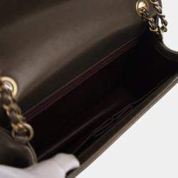 Pre Owned حقيبة شانيل بنية صغيرة شيvron من جلد الغنم طية وياقة وربطة عنق