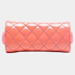 مملوكة مسبقًا Chanel Pink CC Quilted Patent Frame Clutch with Chain