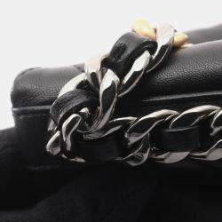 Pre Owned حقيبة كتف شانيل ماكسي 19 ديزنيوف جلد خروف أسود
