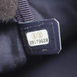 مملوكة مسبقًا Chanel Matelasse Shoulder Bag In Grained Calfskin Leather Navy Blue