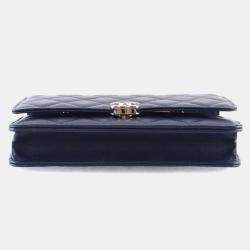 مملوكة مسبقًا حقيبة يد على سلسلة شانيل محفظة جلد خروف أزرق كحلي