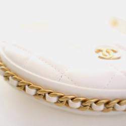 Pre Owned حقيبة كالف سكين شانيل بيضاء مجعدة صغيرة