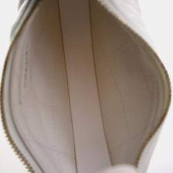 Pre Owned حقيبة كالف سكين شانيل بيضاء مجعدة صغيرة