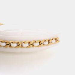 Pre Owned حقيبة كالف سكين شانيل بيضاء مجعدة صغيرة