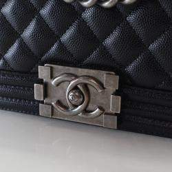 Pre Owned حقيبة شانيل صغيرة سوداء كافيار بوي