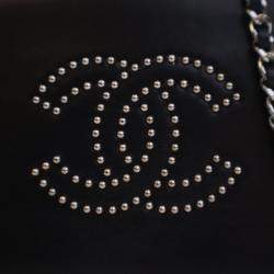 Pre Owned محفظة سلسلة شانيل سي سي جلد عجل أسود مرصعة بالأحجار