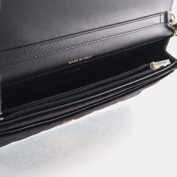 مملوكة مسبقًا حقيبة كلتش سلسلة شانيل مخملية صغيرة إيست ويست