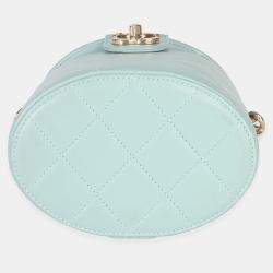 مملوكة مسبقًا حقيبة شانيلا فانيتي ريسن أنيقة لامبسكين مبطنة زرقاء فاتحة