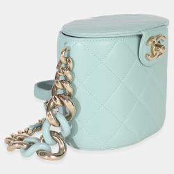 مملوكة مسبقًا حقيبة شانيلا فانيتي ريسن أنيقة لامبسكين مبطنة زرقاء فاتحة