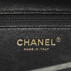 Pre Owned حقيبة فانيتي شانييل رمادية كبيرة كافيار جلد مبطن بنمط الفليغري