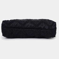 Pre Owned حقيبة شانيل أسود نيلون غروسغرين 2022 بنمط حياة مع حقيبة قابلة للطي