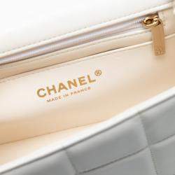 مملوكة مسبقًا Chanel White Mini Square Lambskin Resin Crystal Monacoco Flap