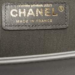 مملوكة مسبقًا Chanel Boy Medium Grey Quilted Leather Flap Bag