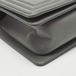 مملوكة مسبقًا Chanel Boy Medium Grey Quilted Leather Flap Bag