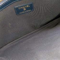 مملوكة مسبقًا Chanel Blue Leather 19 Clutch New Medium