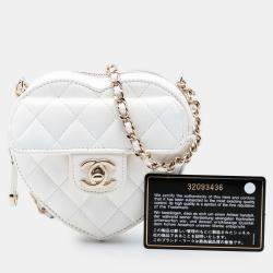 مملوكة مسبقًا حقيبة كروس بودي شانيل وايت ميني جلد حمل قلب بعلامة CC in Love