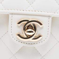 مملوكة مسبقًا حقيبة كروس بودي شانيل وايت ميني جلد حمل قلب بعلامة CC in Love