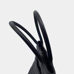 Pre Owned حقيبة شانيل ميداليون توت جلد كافيار أسود