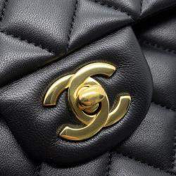 مملوكة مسبقًا Chanel Matelasse W Flap Chain shoulder Black Lambskin Size 25