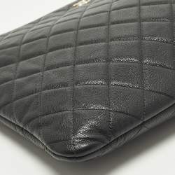 مملوكة مسبقًا حقيبة كلاتش شانيل أو كيس جلد كافيار مبطن كبير سواد بسحاب