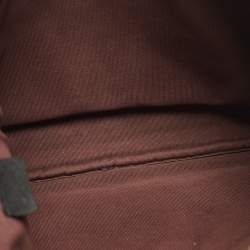 مملوكة مسبقًا حقيبة كلاتش شانيل أو كيس جلد كافيار مبطن كبير سواد بسحاب