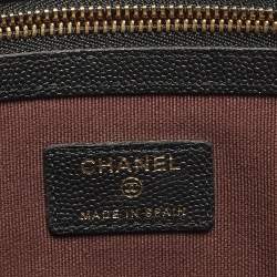 مملوكة مسبقًا حقيبة كلاتش شانيل أو كيس جلد كافيار مبطن كبير سواد بسحاب