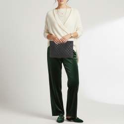 مملوكة مسبقًا حقيبة كلاتش شانيل أو كيس جلد كافيار مبطن كبير سواد بسحاب