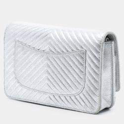 Pre Owned Chanel Silver CC Chevron Metallic Lambskin Wallet On Chain