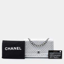 Pre Owned Chanel Silver CC Chevron Metallic Lambskin Wallet On Chain