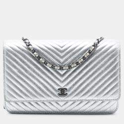 Pre Owned Chanel Silver CC Chevron Metallic Lambskin Wallet On Chain