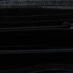 Pre Owned حقيبة شانيل كلاتش سوداء بنمط متعرج سويدي مضلع شرق غرب