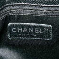 مملوكة مسبقًا حقيبة يد توتس شانيل كافيار أسود جراند شوبينج