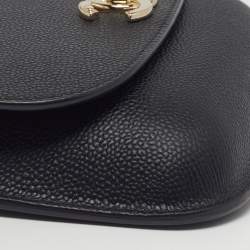 مملوكة مسبقًا حقيبة شانيلا ش.ش جلد أسود منحني بغطاء كتف