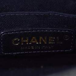 مملوكة مسبقًا حقيبة شانيلا ش.ش جلد أسود منحني بغطاء كتف