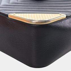 Pre Owned حقيبة شانيل بقرة سوداء ذهبية نمط شيفرون جلد حجم حقيبة الروك الزوايا minaudiere