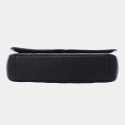 مملوكة مسبقًا حقيبة فلاب شانيل كافيار سي سي فيليغري وسط سوداء