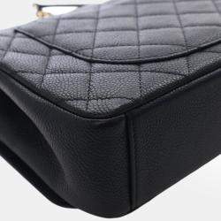 مملوكة مسبقًا حقيبة فلاب شانيل كافيار سي سي فيليغري وسط سوداء