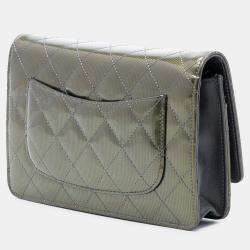 مملوكة مسبقًا Chanel Black Green CC Quilted Metallic Patent Striped Wallet on Chain