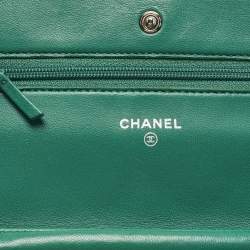 مملوكة مسبقًا Chanel Classic CC Green Quilted Leather Wallet On Chain