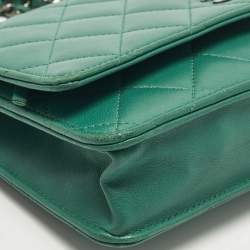مملوكة مسبقًا Chanel Classic CC Green Quilted Leather Wallet On Chain