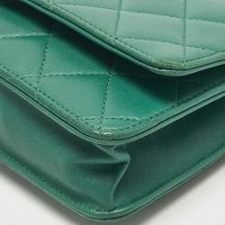 مملوكة مسبقًا Chanel Classic CC Green Quilted Leather Wallet On Chain
