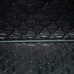 Pre Owned شنطة كلتش شانيل جلد خروف مبطن ثنائي اللون كبير بحجم سي سي ذهبي وأسود