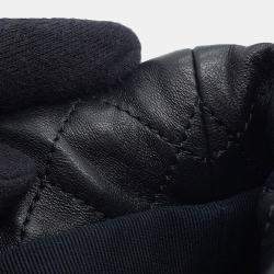 Pre Owned حقيبة شانيل صغيرة على الكتف بسلسلة لؤلؤية سوداء من جلد الحمل ولؤلؤ صناعي