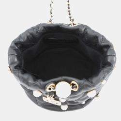 Pre Owned حقيبة شانيل صغيرة على الكتف بسلسلة لؤلؤية سوداء من جلد الحمل ولؤلؤ صناعي