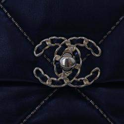 مملوكة مسبقًا Chanel Black Medium Lambskin 19 Flap