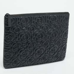 مملوكة مسبقًا Chanel Camelia Crystals Black Embossed Leather Zip Clutch