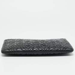 مملوكة مسبقًا Chanel Camelia Crystals Black Embossed Leather Zip Clutch