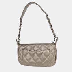 Pre Owned حقيبة شانيل من جلد العجل الفضي مع شراشيب